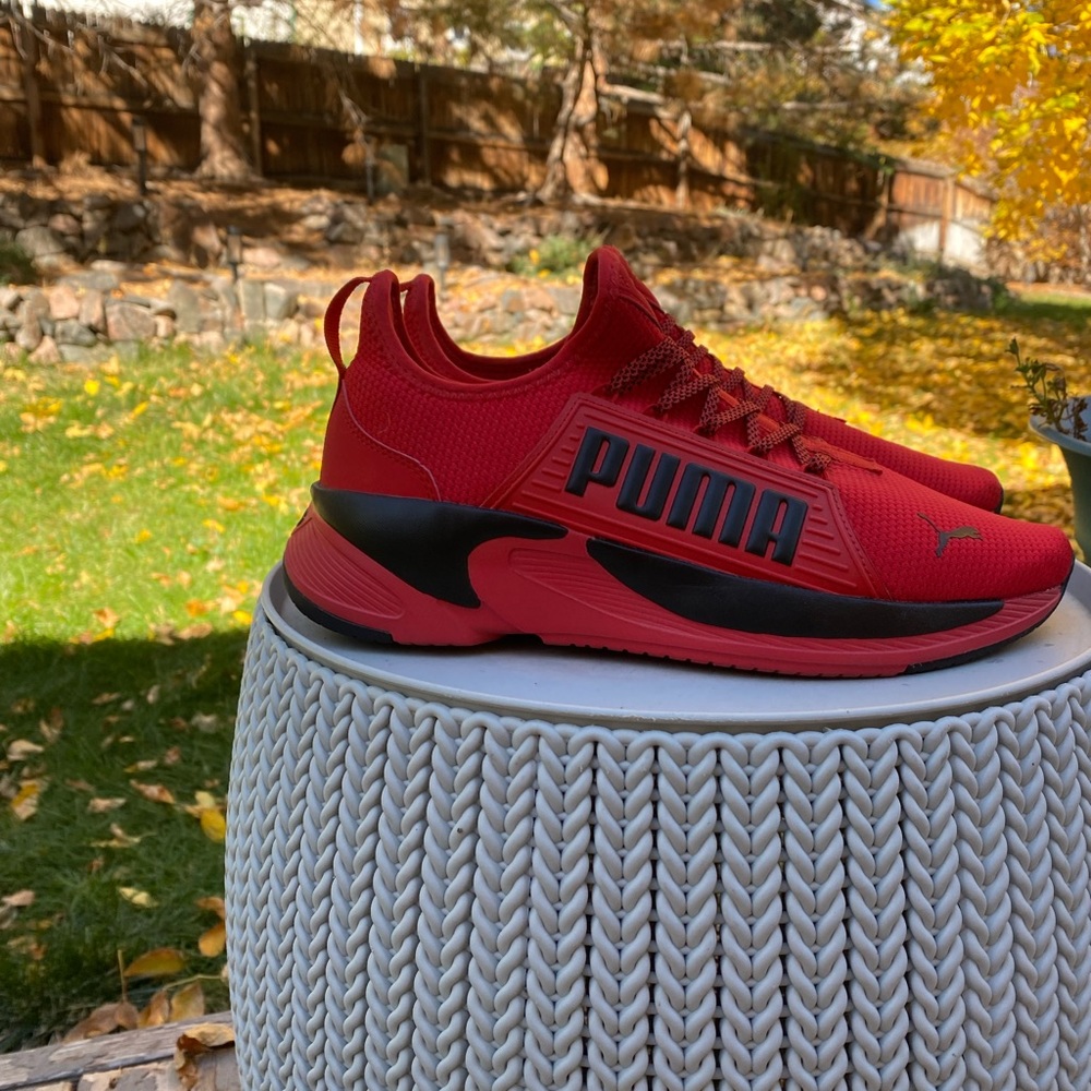 Mens 10.5 puma athletic shoe